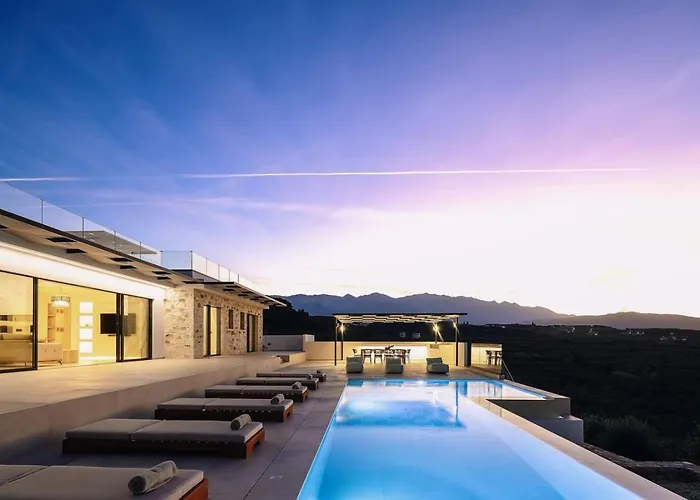 Maninee-bespoke Villa-pool -bbq-seaview 하니아