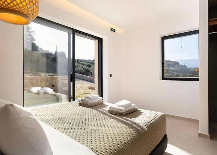 Maninee-bespoke Villa-pool -bbq-seaview