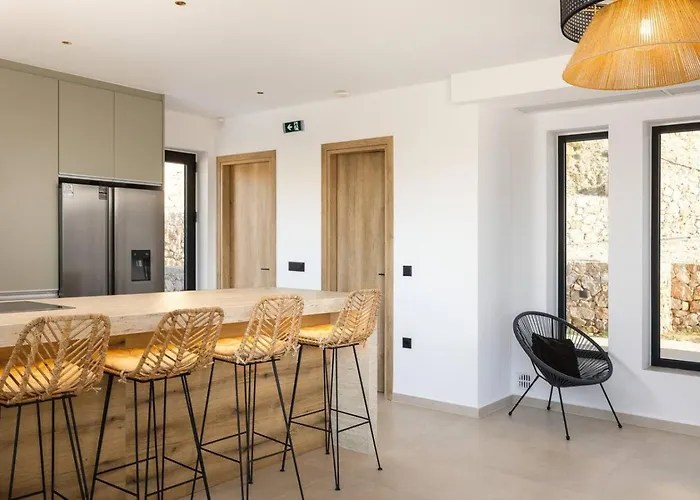 Maninee-bespoke Villa-pool -bbq-seaview *