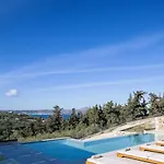 Vila Maninee-bespoke Villa-pool -bbq-seaview