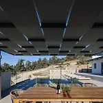 Maninee-bespoke Villa-pool -bbq-seaview 빌라 하니아