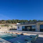 Maninee-bespoke Villa-pool -bbq-seaview Vila