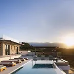 빌라 Maninee-bespoke Villa-pool -bbq-seaview *