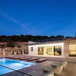 Maninee-bespoke Villa-pool -bbq-seaview *