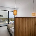 Maninee-bespoke Villa-pool -bbq-seaview Vila *