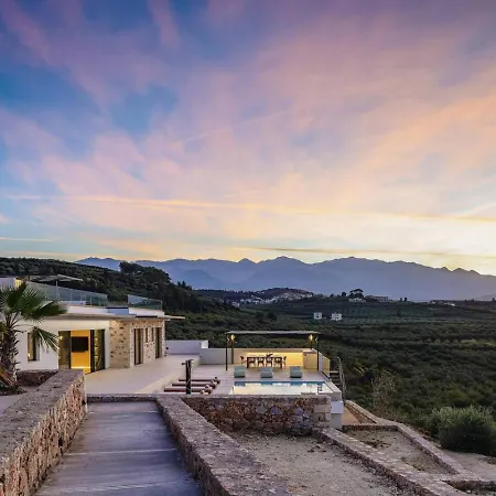 Maninee-bespoke Villa-heated Pool -bbq-seaview