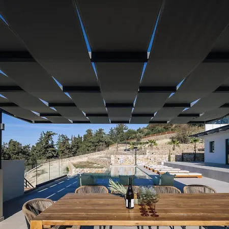 Maninee-bespoke Villa-heated Pool -bbq-seaview Вілла Ханья (Крит)