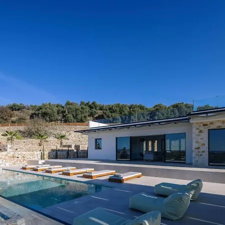Maninee-bespoke Villa-heated Pool -bbq-seaview Вілла