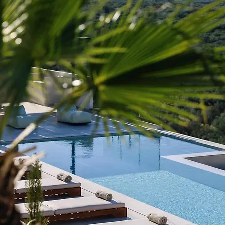 Maninee-bespoke Villa-heated Pool -bbq-seaview