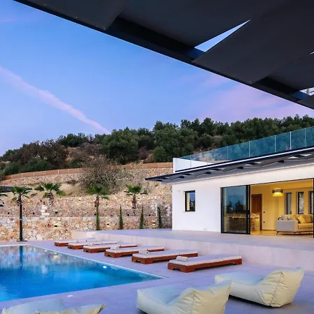 Maninee-bespoke Villa-heated Pool -bbq-seaview *