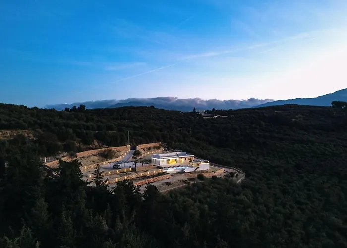 Maninee-bespoke Villa-pool -bbq-seaview * Chania (Crete)