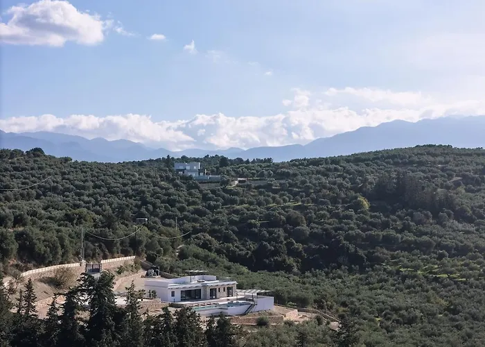 Maninee-bespoke Villa-pool -bbq-seaview Chania (Crete)