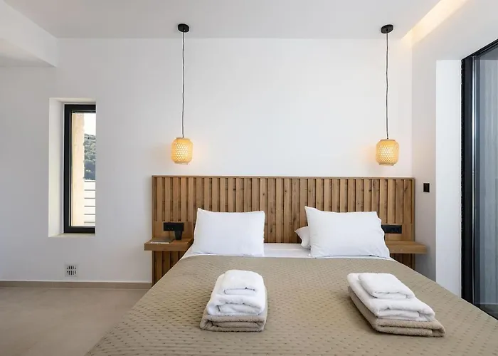 Maninee-bespoke Villa-pool -bbq-seaview