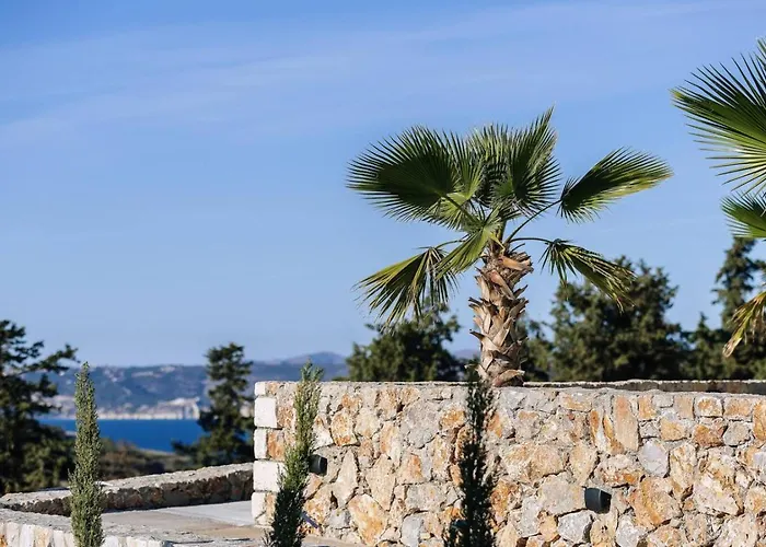 Вилла Maninee-bespoke Villa-pool -bbq-seaview