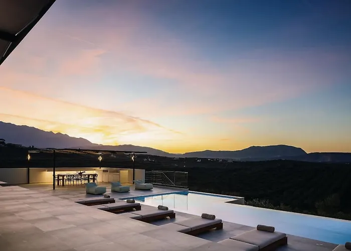 Вилла Maninee-bespoke Villa-pool -bbq-seaview *